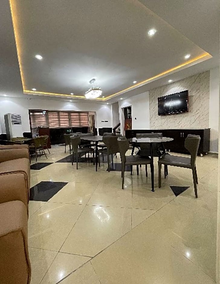 Charlies Place and Suites