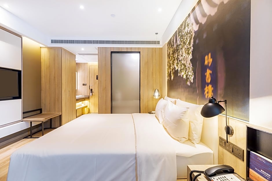 Atour Hotel (Jining Taibai Road Canal City)