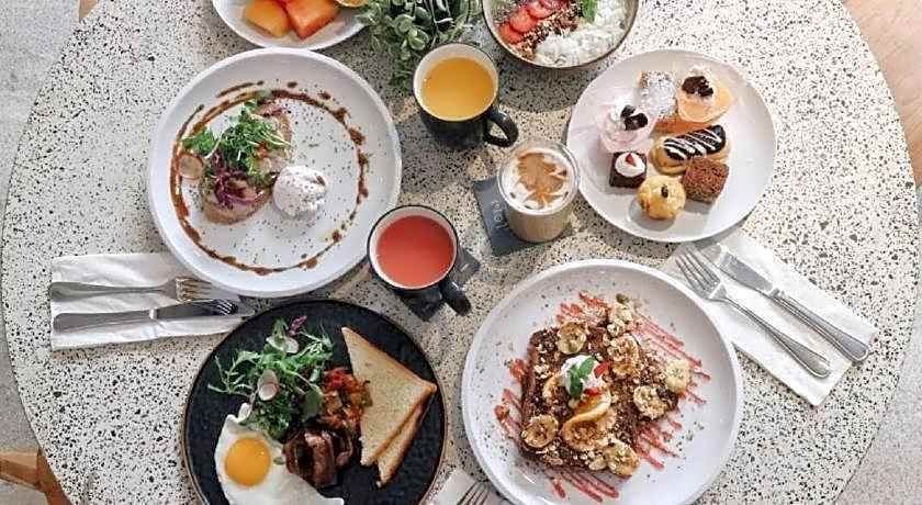 Lloyd's Inn Bali