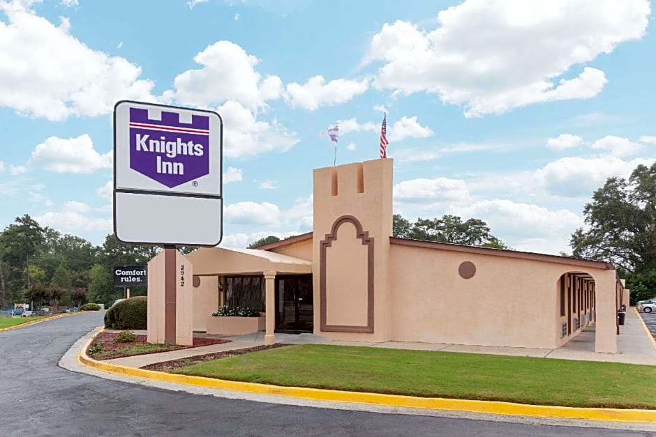 Knights Inn - Tucker