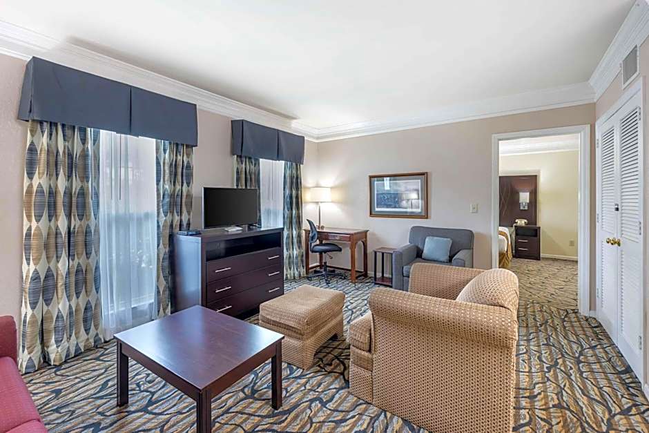 Best Western Spring Hill Inn & Suites
