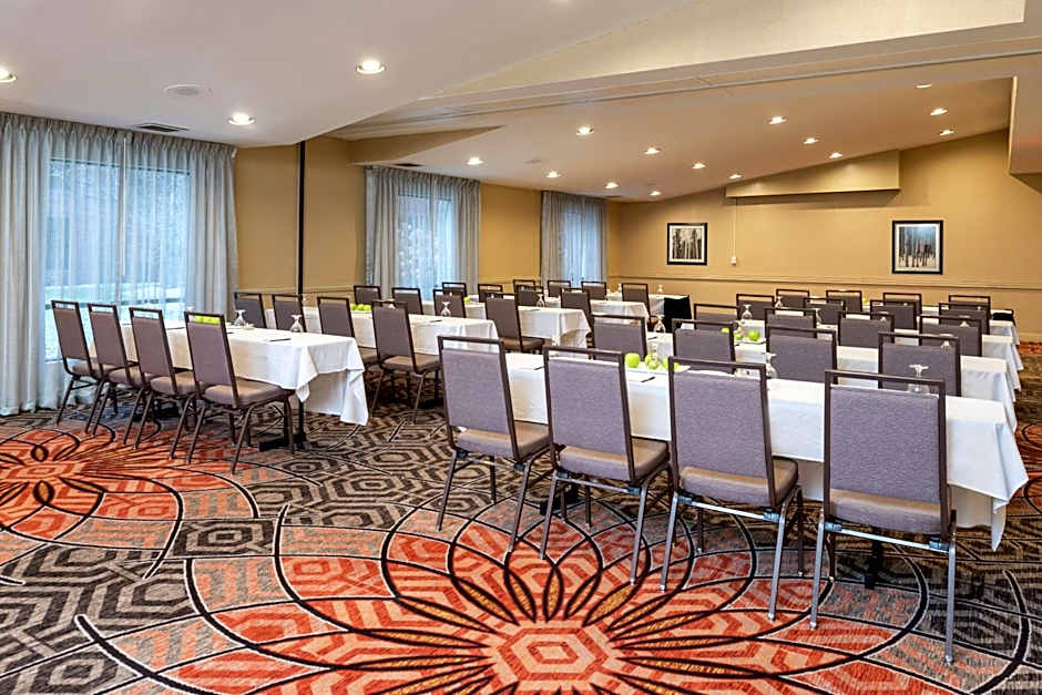 DoubleTree By Hilton Hotel Grand Rapids Airport