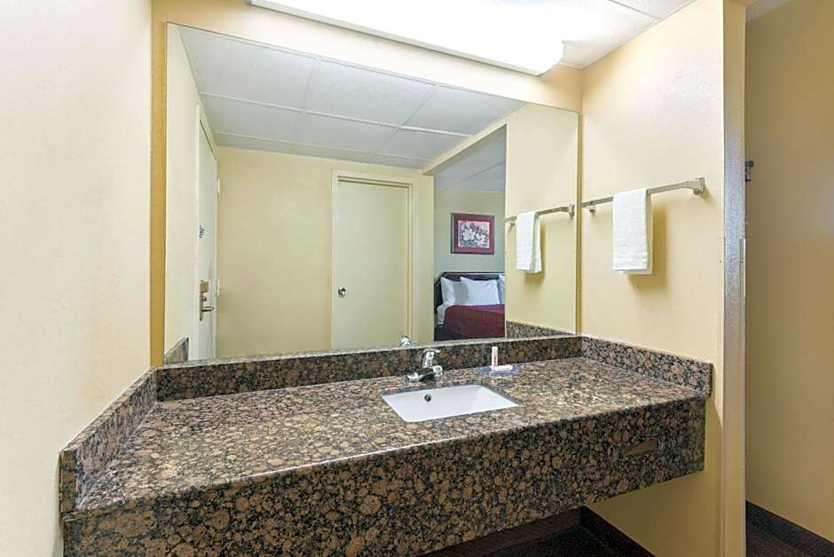 Days Inn by Wyndham Hagerstown I-70