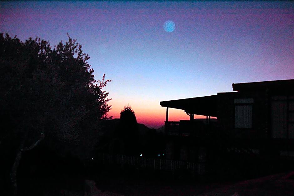 Acra-Retreat Mountain View Lodge