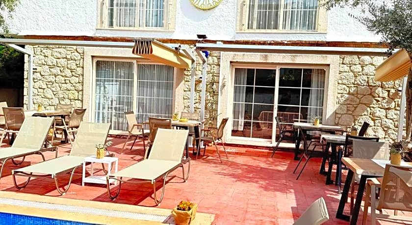 Rebetiko Hotel                                                             