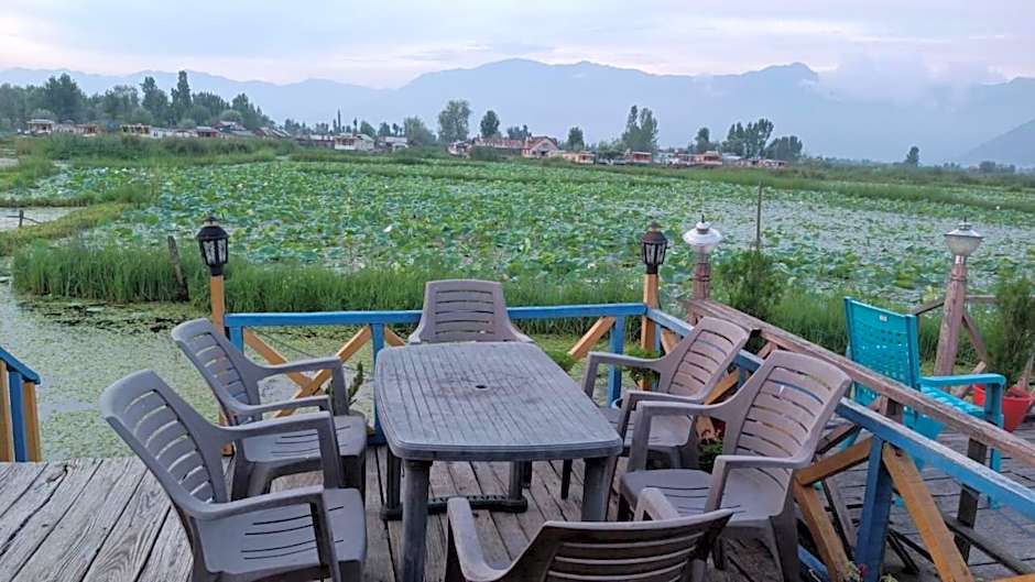 Golden Hopes Group of Houseboats