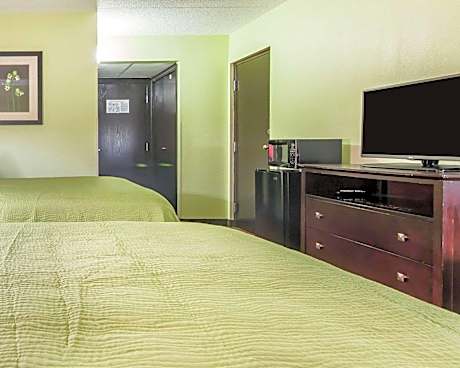 Queen Room with Two Queen Beds - Non-Smoking