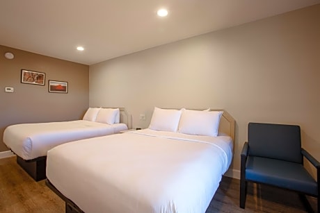 Deluxe Queen Room with Two Queen Beds - Disability Access