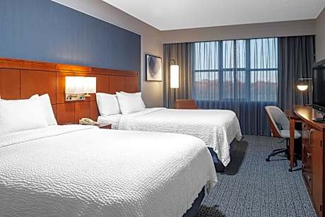 Queen Room - Mobility/Hearing Accessible with Roll-In Shower