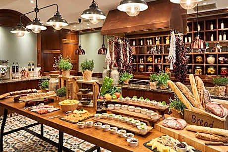 Executive King Room - Executive Amenities Access