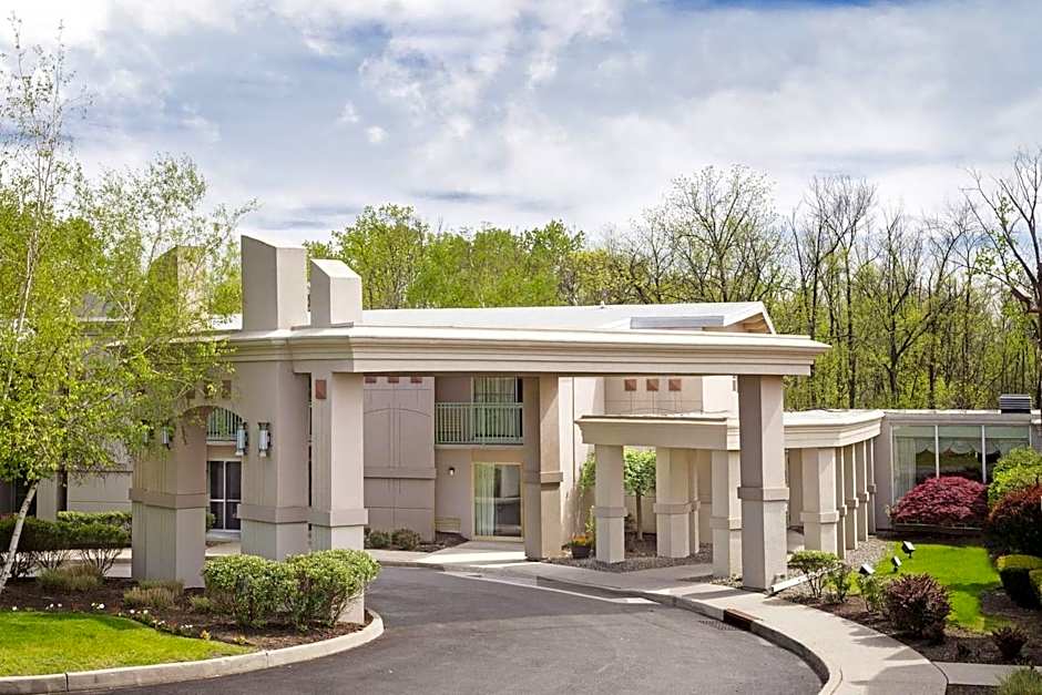 Howard Johnson by Wyndham Newburgh