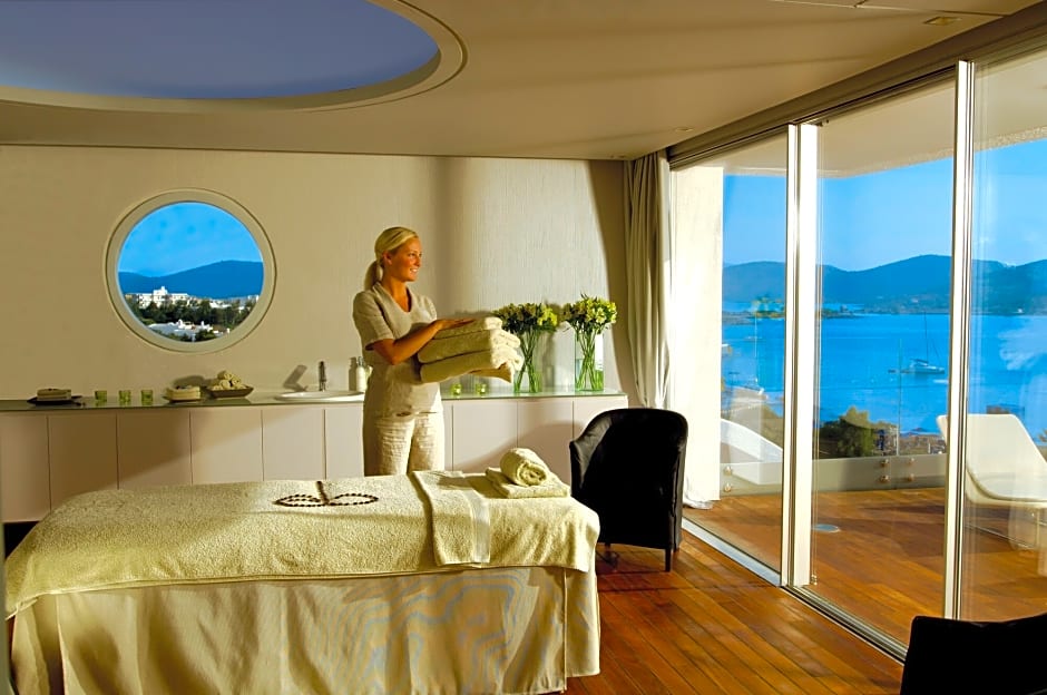 Elounda Beach Hotel & Villas, a Member of the Leading Hotels of the Wo