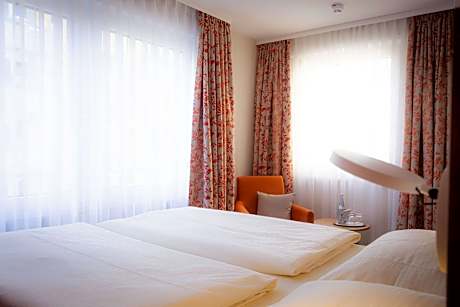 1 Double Bed Comfort Room Sofabed TV Separate Living Room Cozy Sitting Corner Coffee And Tea Maker