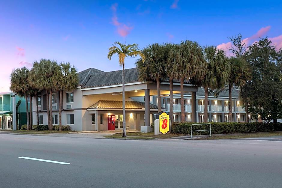 Super 8 by Wyndham Dania/Fort Lauderdale Arpt