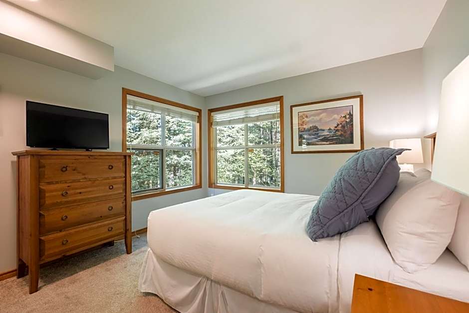Arrowhead Point 11 by Outpost Whistler