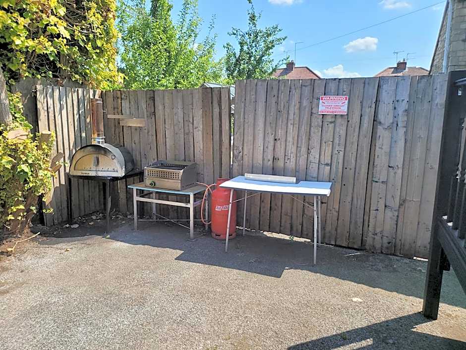 the jackdaw pub SELF CATERING STATIC CARAVAN free breakfast supplied