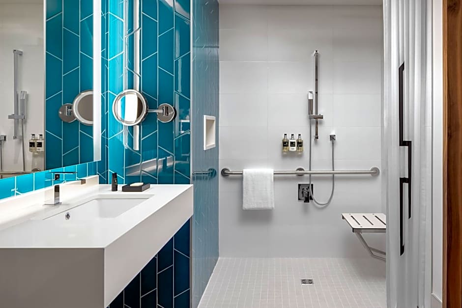 Humaniti Hotel Montreal, Autograph Collection