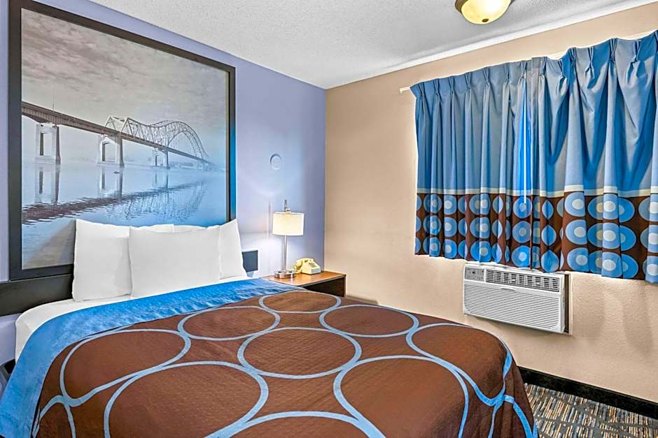 Super 8 by Wyndham Council Bluffs IA Omaha NE Area