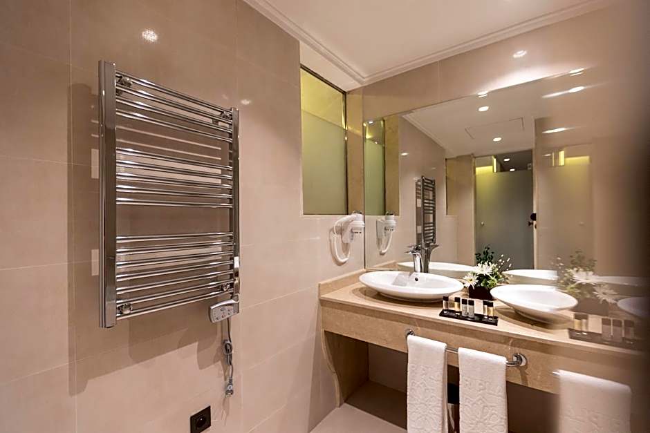 Nour Plazza Hotel