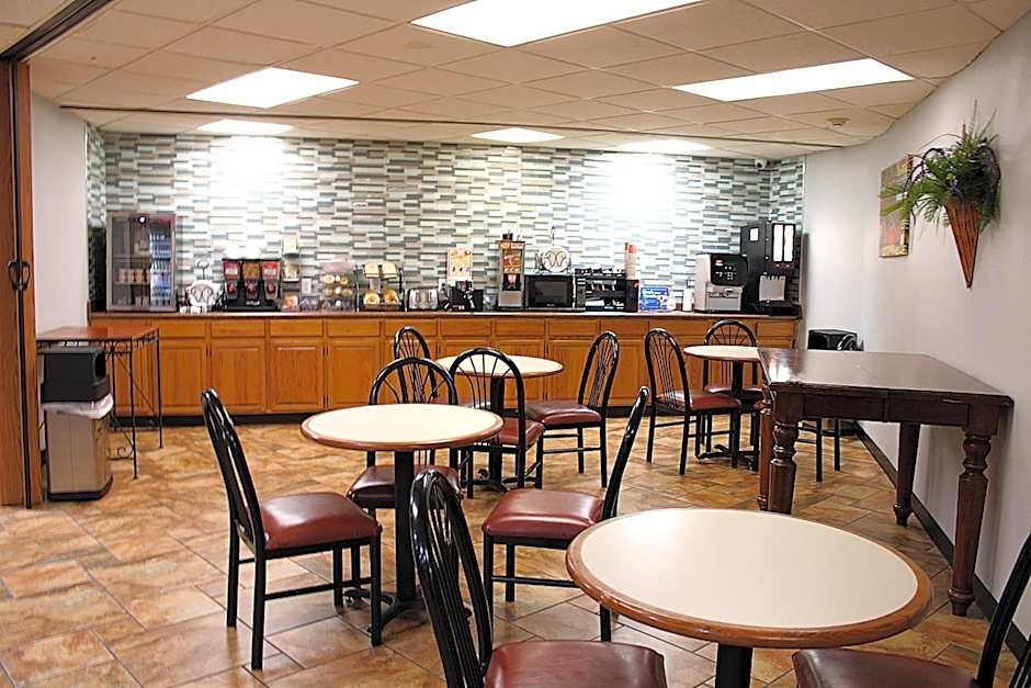 Greenlight Inn & Suites St James