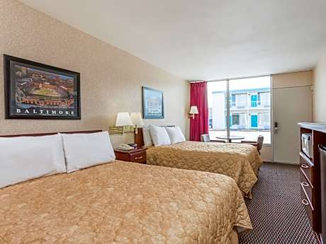 2 Queen Beds, Smoking