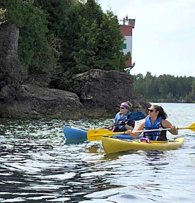 Lakehouse chalet on Sky Lake Ontario 5 bedrooms