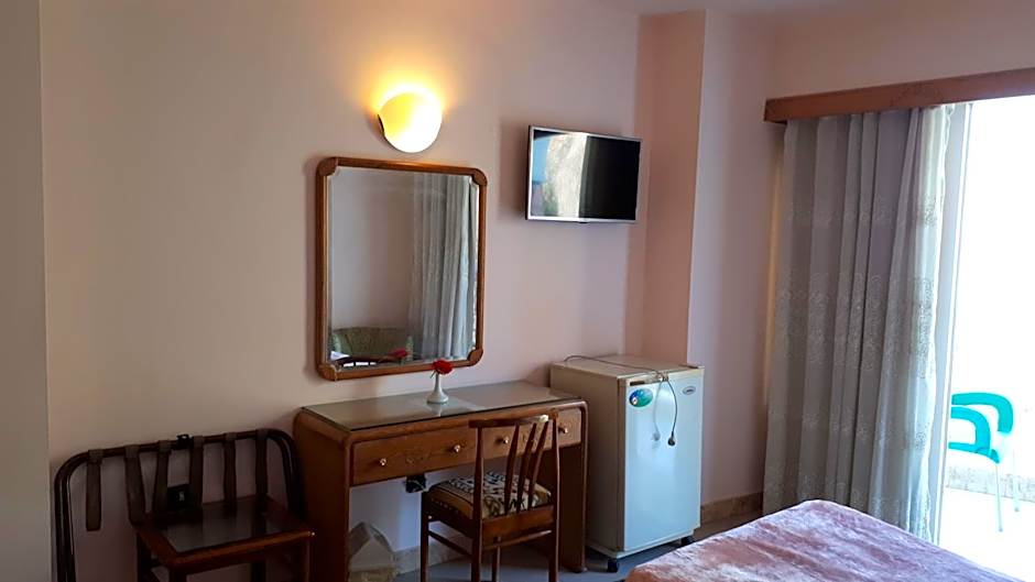 New Pola Hotel
