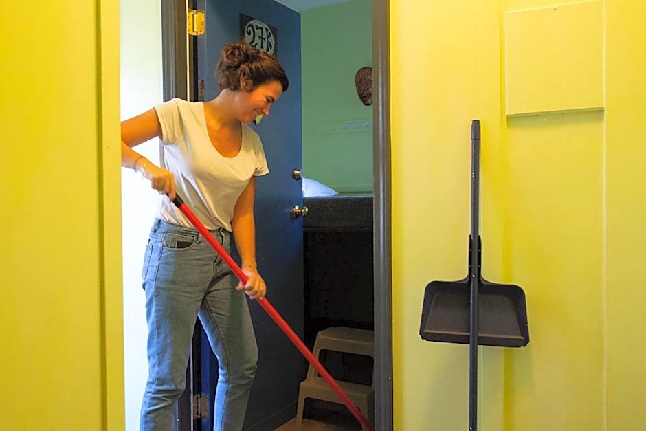 Ocean Island Inn | Backpackers | Suites