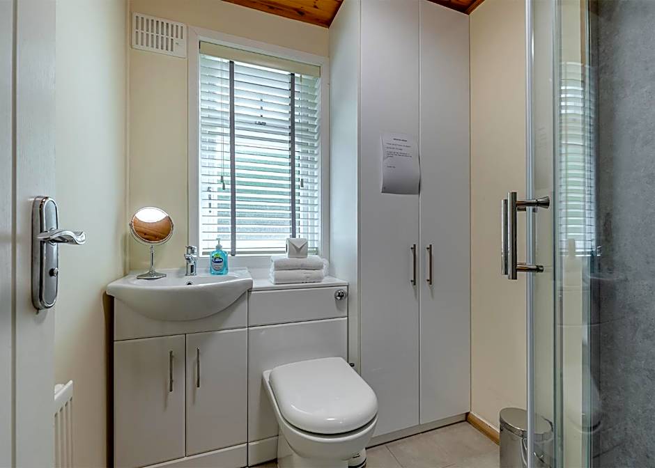 Charlesworth Lodges