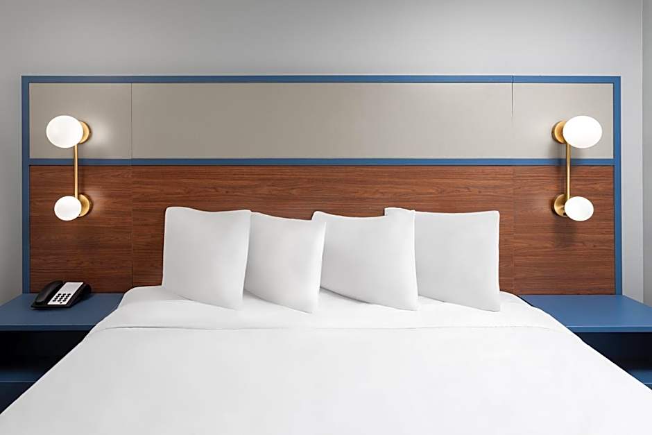 AmericInn by Wyndham Eagle River Downtown