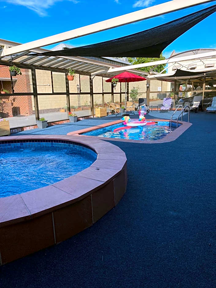Elm Court Motel