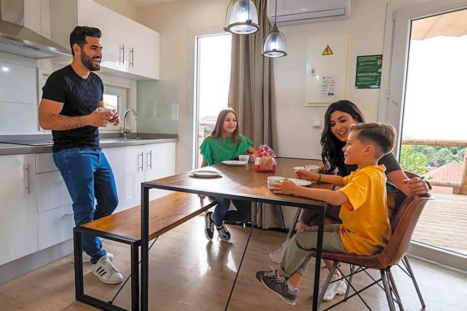 Hotel Selwo Lodge - Animal Park Tickets Included