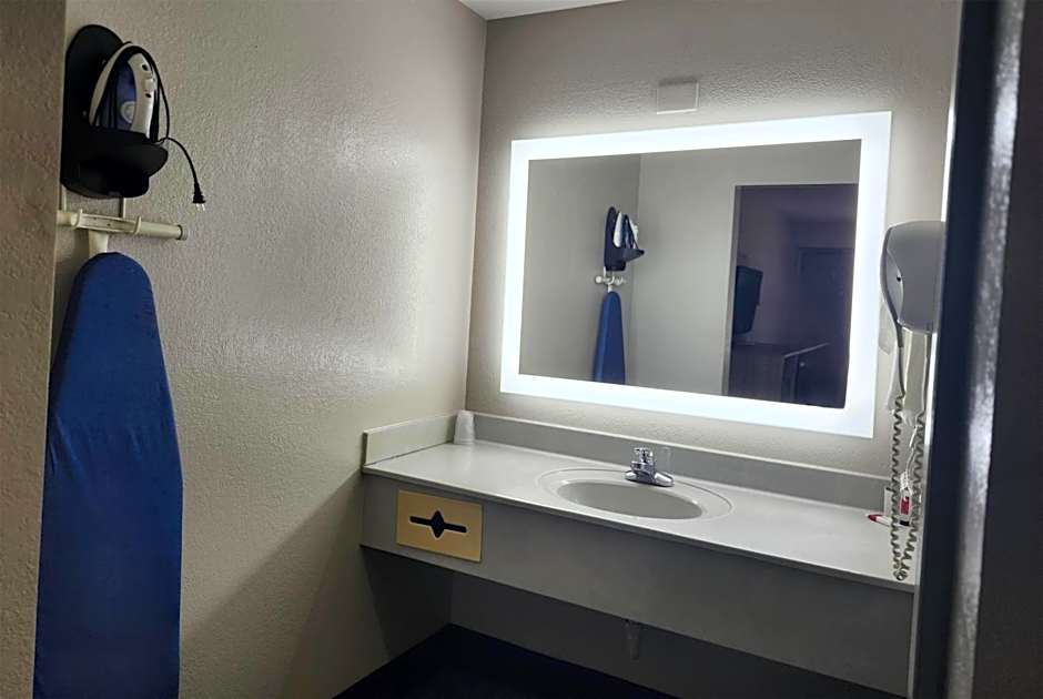 Days Inn by Wyndham Ocean Springs