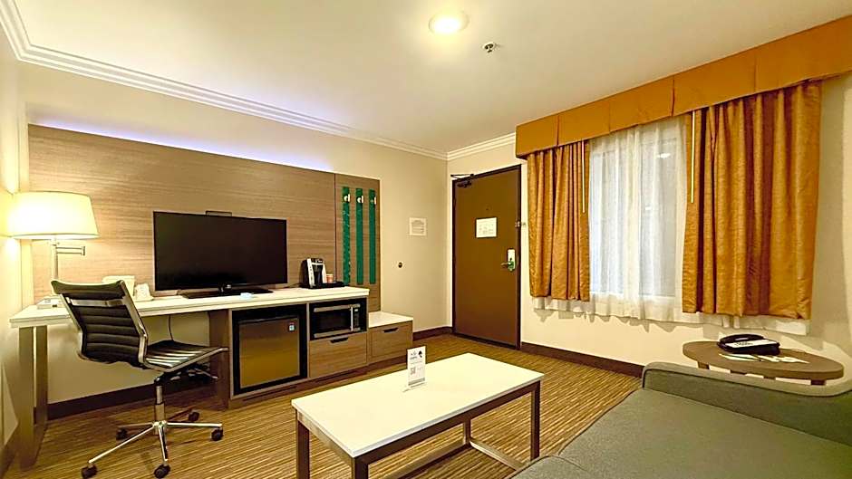 Quality Inn & Suites Los Angeles Airport - LAX