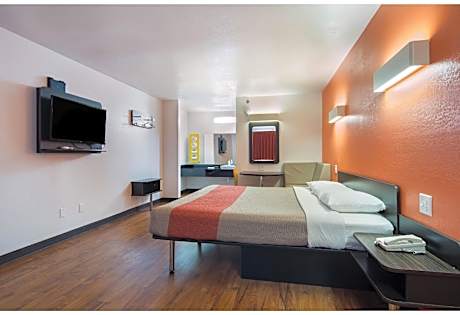1 KING BED | BUSINESS, NON-SMOKING, MICFRIDGE