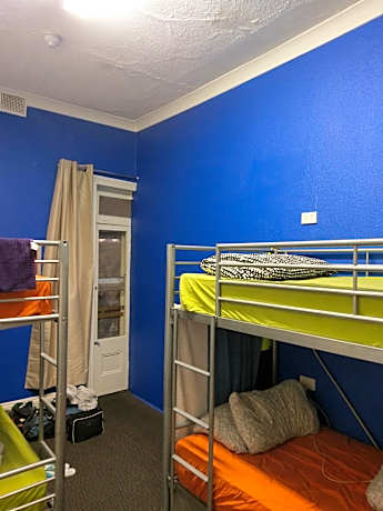 Single Bed in Mixed Dormitory Room