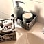 Home Jocy Spacious 3 Bed rooms Apartment with private Parking Ideal for Groups