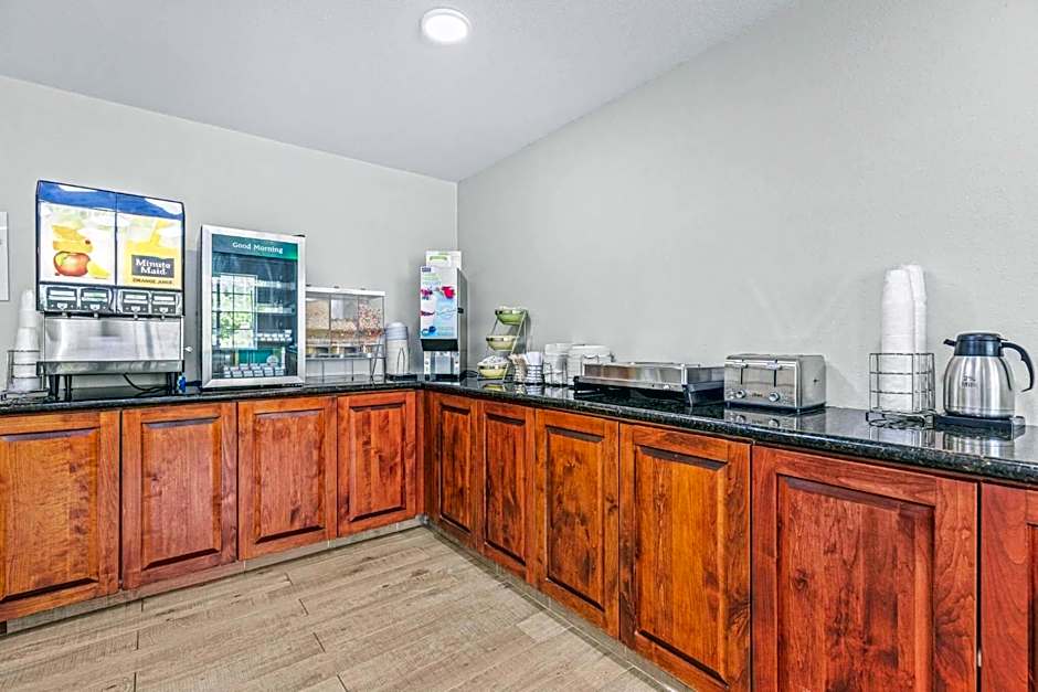 Quality Inn & Suites On The River