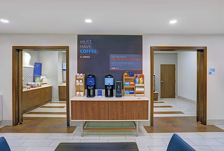 Holiday Inn Express & Suites - Lenexa - Overland Park Area By IHG