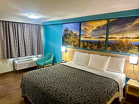 King Room with Bath Tub - Mobility/Hearing Accessible - Non-Smoking