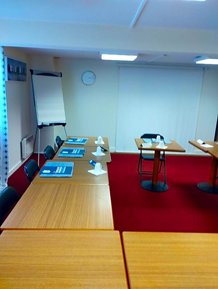 Kyriad Montargis - Amily