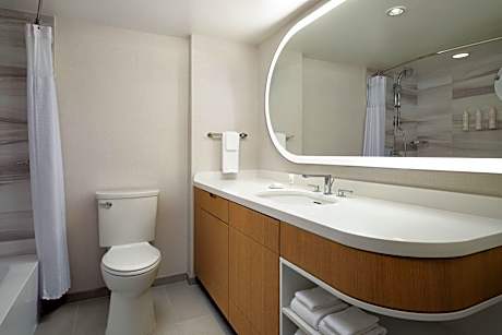 M Club Lounge Access, Club Guest Room, 1 King, City View