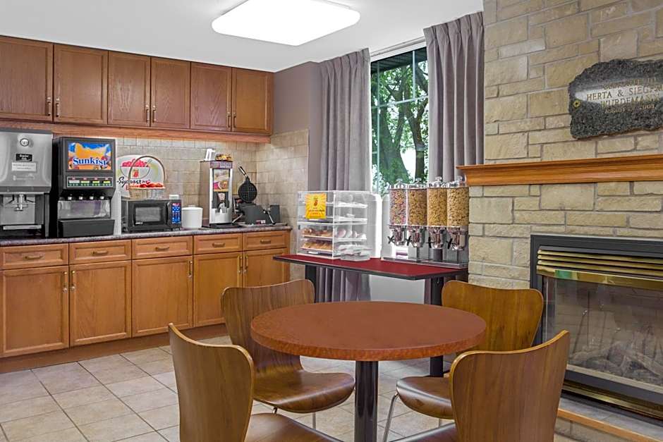 Super 8 by Wyndham Sault Ste Marie On