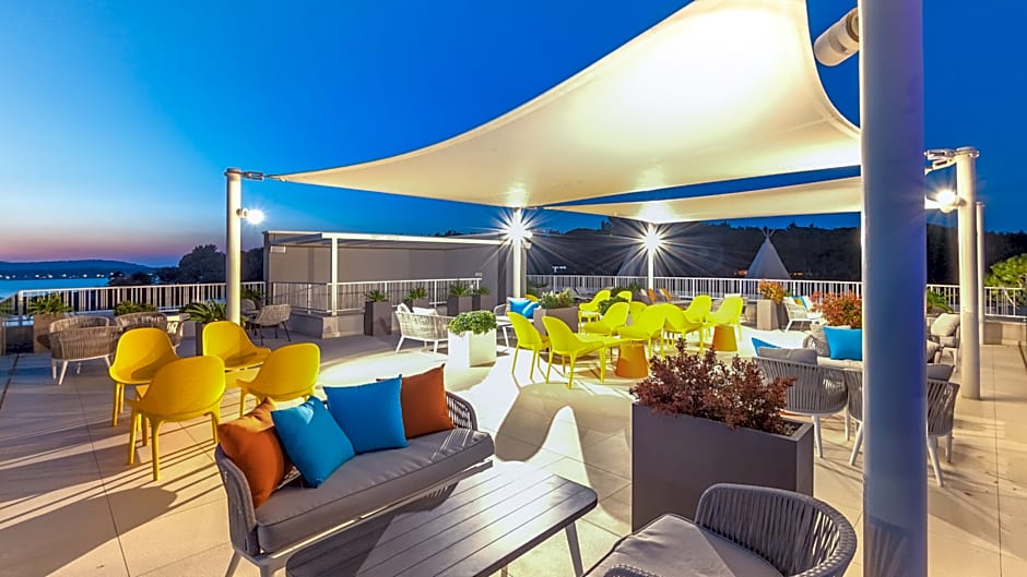 Kazela Apartments