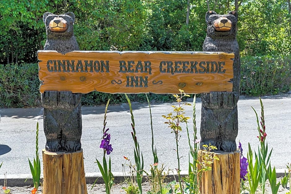 Cinnamon Bear Creekside Inn