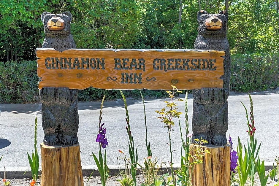 Cinnamon Bear Creekside Inn