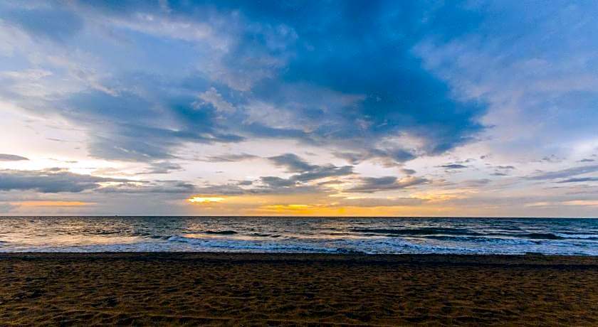 Camelot Beach Hotel