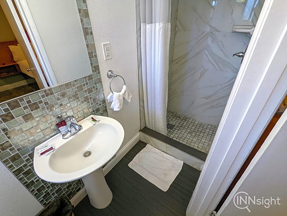 Deluxe Inn