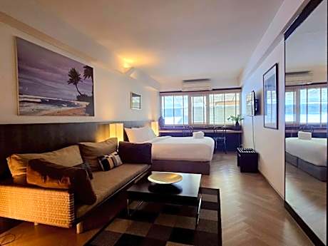 King Studio with Sofa Bed