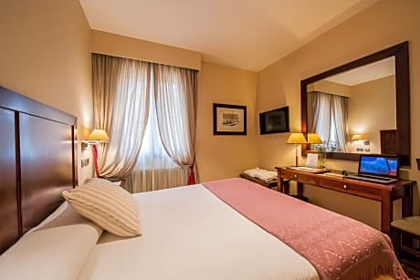 DOUBLE SINGLE ROOM (1 ADULTS)